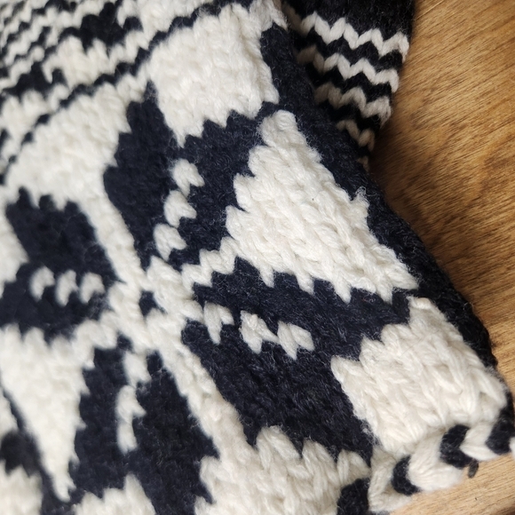Handmade Wool Blend Knit Gloves - Picture 9 of 9